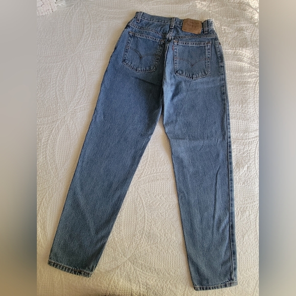 90s Vintage Levis 550 Relaxed Tapered Mom Jean - Picture 7 of 11